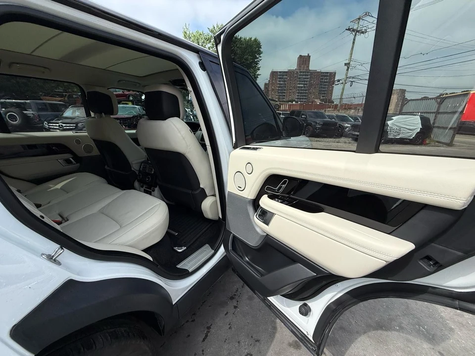 2022 Land Rover Range Rover L460 - Image 21 of 31