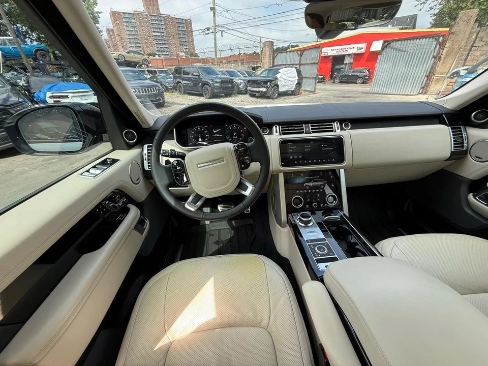 2022 Land Rover Range Rover L460 - Image 25 of 31