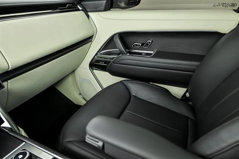 2022 Land Rover Range Rover L460 - Image 28 of 31