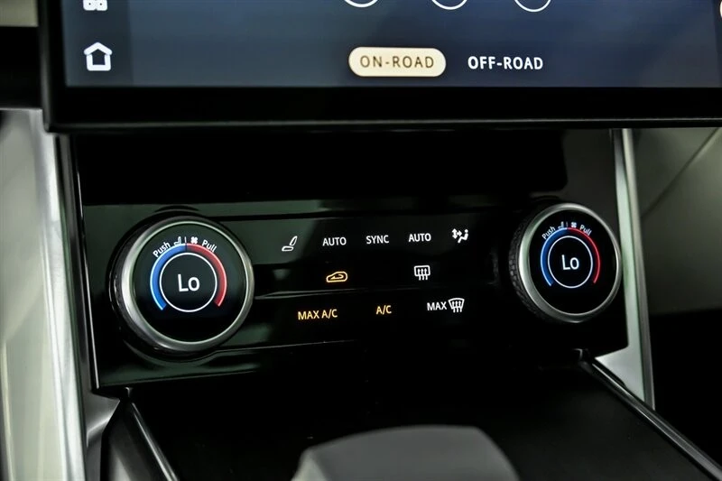 2022 Land Rover Range Rover L460 - Image 26 of 31