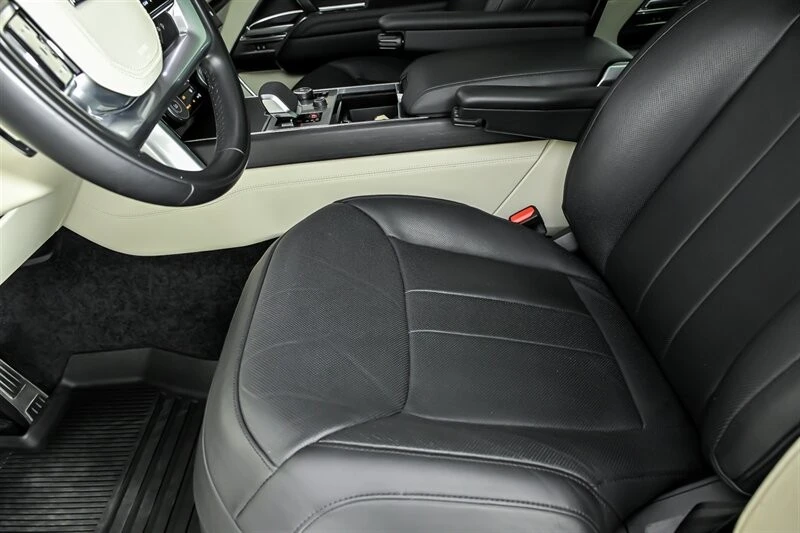 2022 Land Rover Range Rover L460 - Image 17 of 31