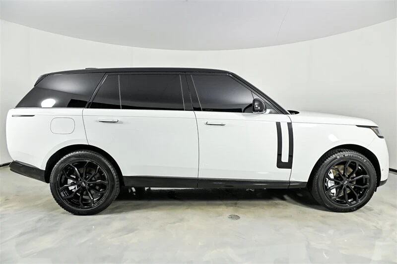 2022 Land Rover Range Rover L460 - Image 10 of 31