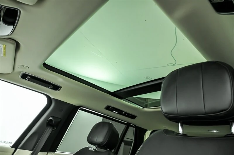 2022 Land Rover Range Rover L460 - Image 18 of 30