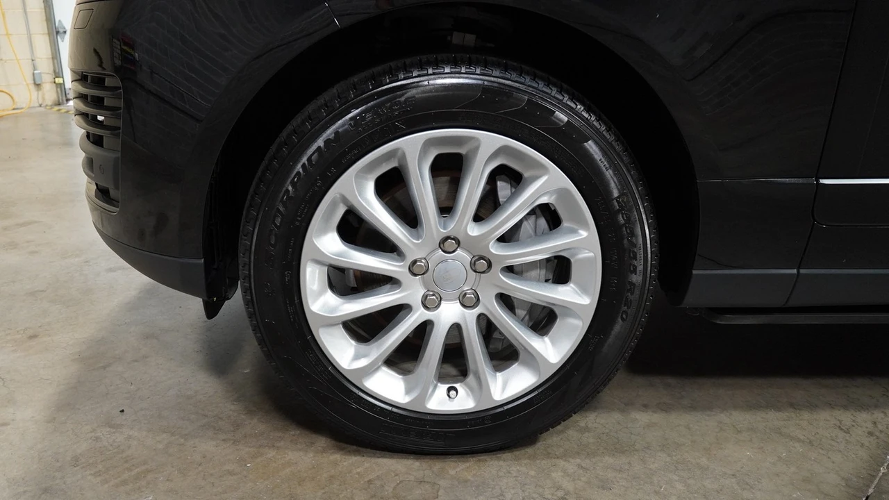 2022 Land Rover Range Rover L460 - Image 17 of 21