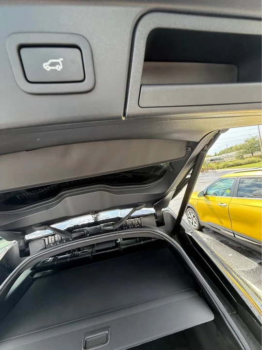 2022 Land Rover Range Rover Velar - Image 8 of 9