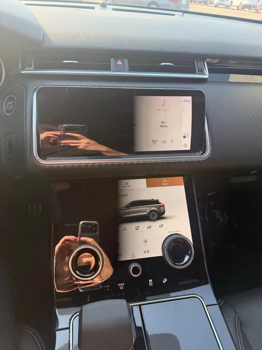 2022 Land Rover Range Rover Velar - Image 13 of 17
