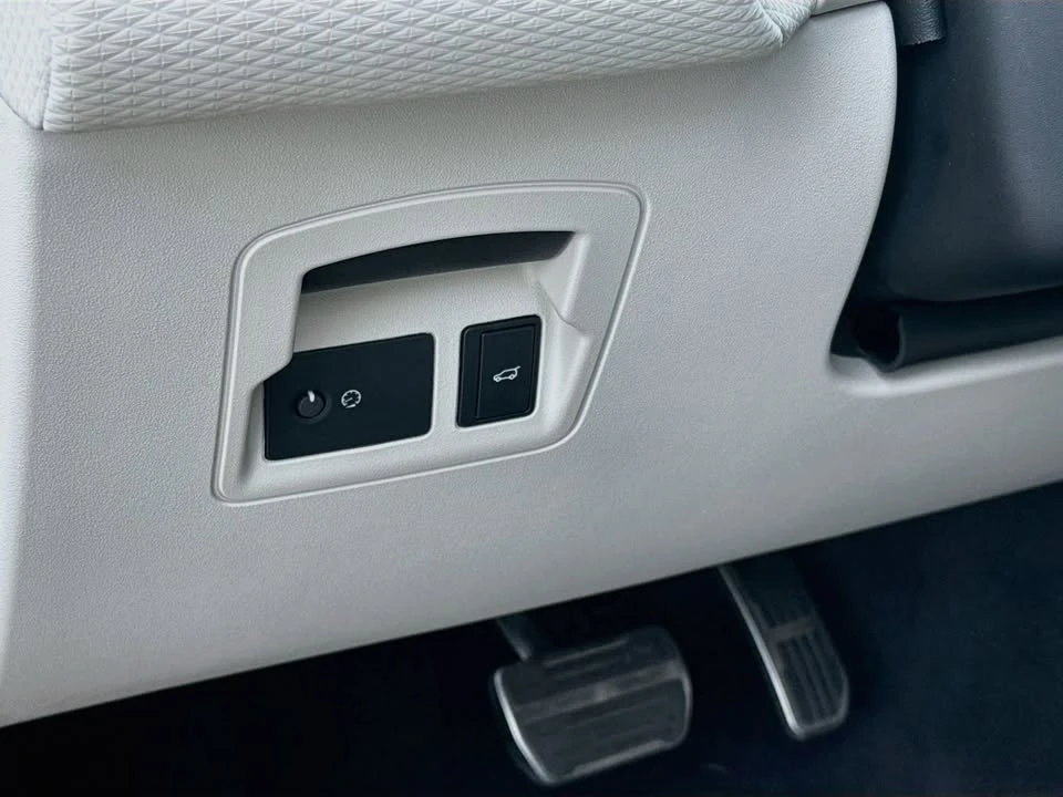 2022 Land Rover Range Rover Velar - Image 9 of 20