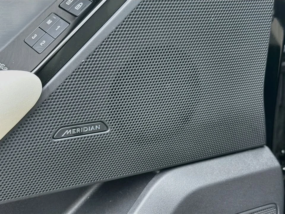 2022 Land Rover Range Rover Velar - Image 18 of 20