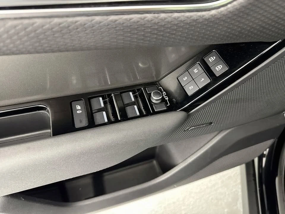 2022 Land Rover Range Rover Velar - Image 18 of 20