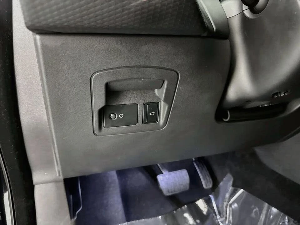 2022 Land Rover Range Rover Velar - Image 10 of 20