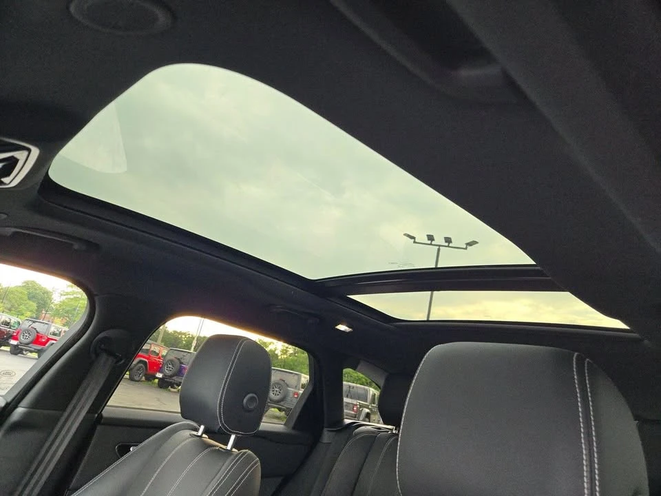 2022 Land Rover Range Rover Velar - Image 11 of 20