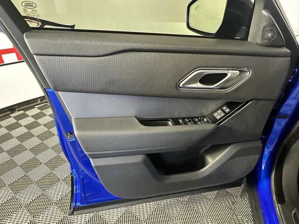 2022 Land Rover Range Rover Velar - Image 17 of 21
