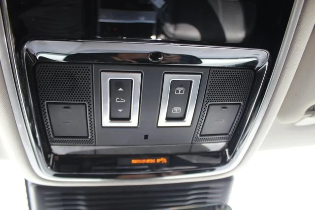 2022 Land Rover Range Rover Velar - Image 10 of 12
