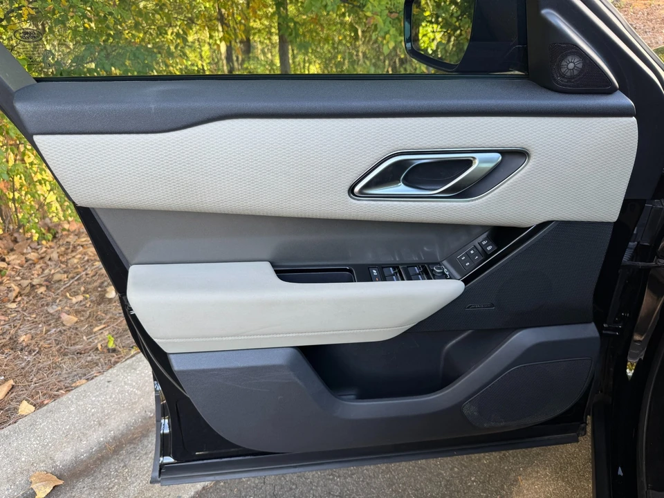 2022 Land Rover Range Rover Velar - Image 19 of 21