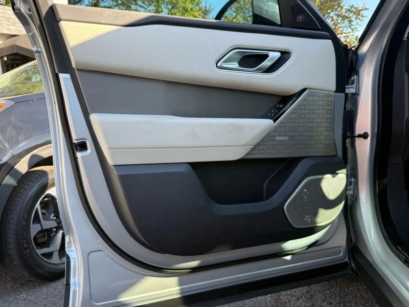 2022 Land Rover Range Rover Velar - Image 7 of 12