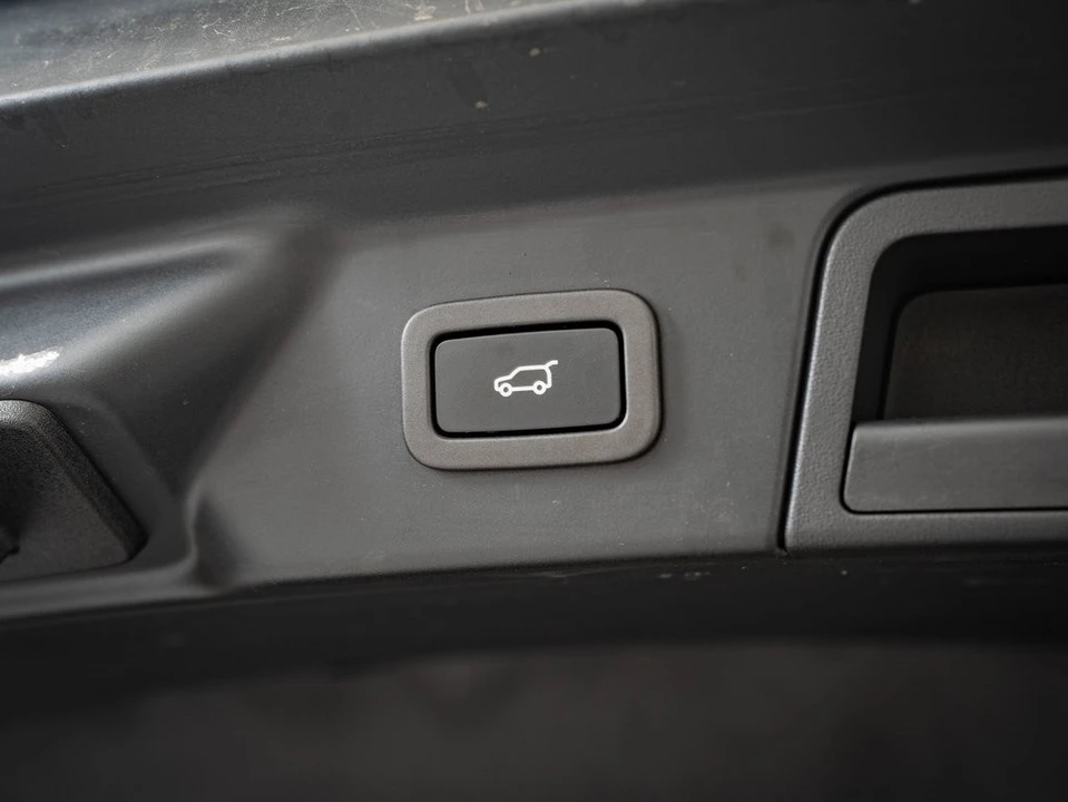 2022 Land Rover Range Rover Velar - Image 18 of 21