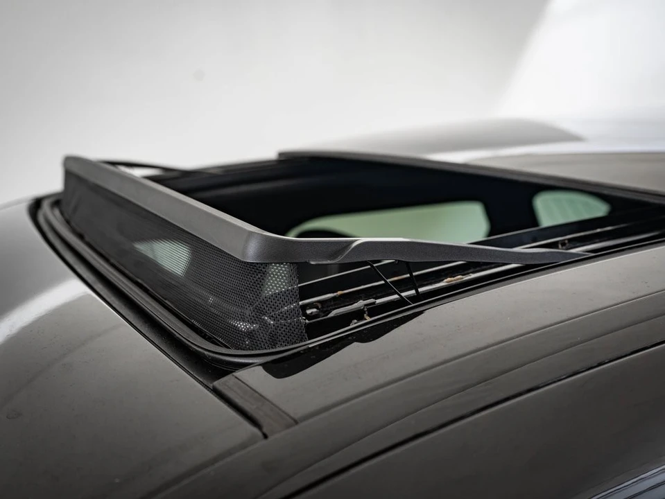 2022 Land Rover Range Rover Velar - Image 14 of 21