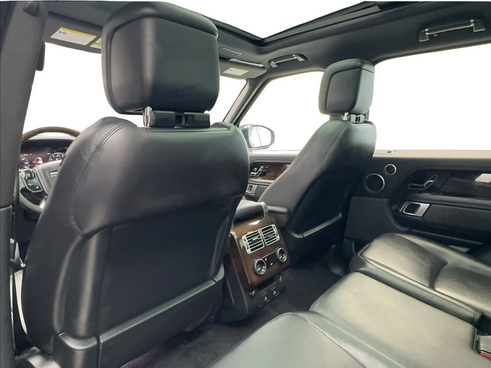 2022 Land Rover Range Rover L460 - Image 19 of 31