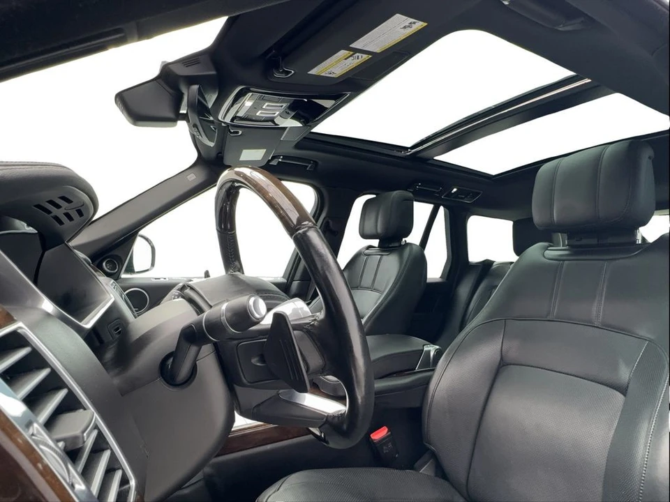 2022 Land Rover Range Rover L460 - Image 17 of 31