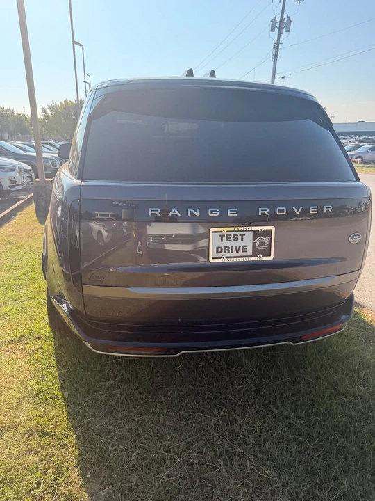 2022 Land Rover Range Rover L460 - Image 3 of 8