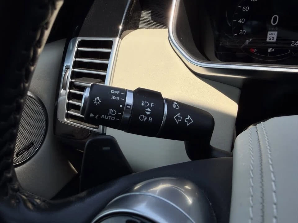 2022 Land Rover Range Rover L460 - Image 11 of 16