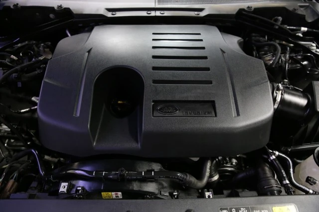 2022 Land Rover Defender - Image 7 of 24