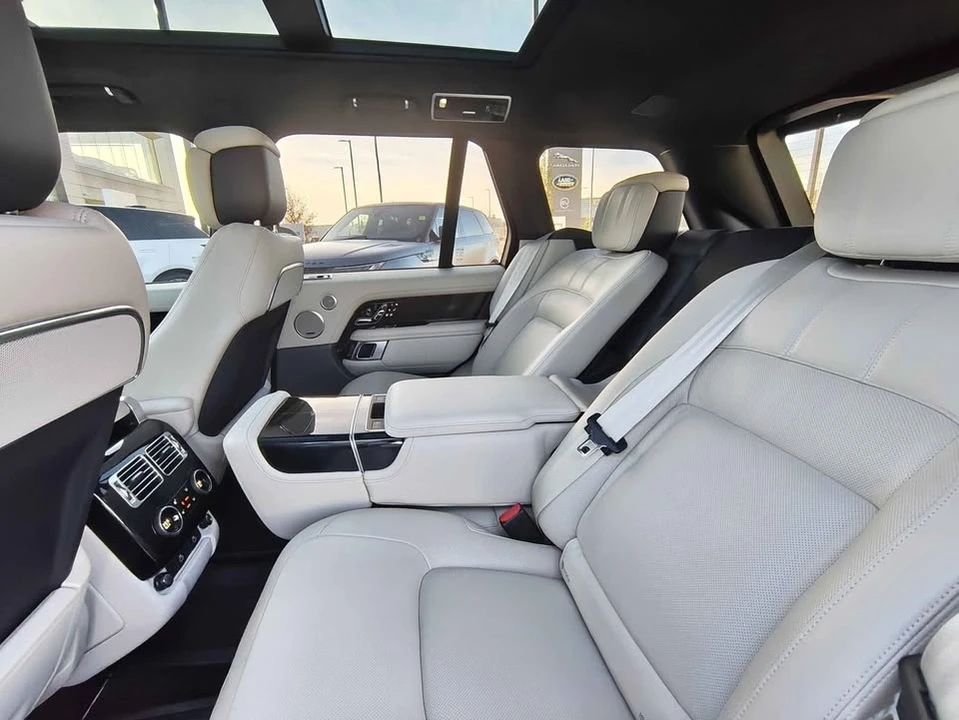 2022 Land Rover Range Rover L460 - Image 8 of 16