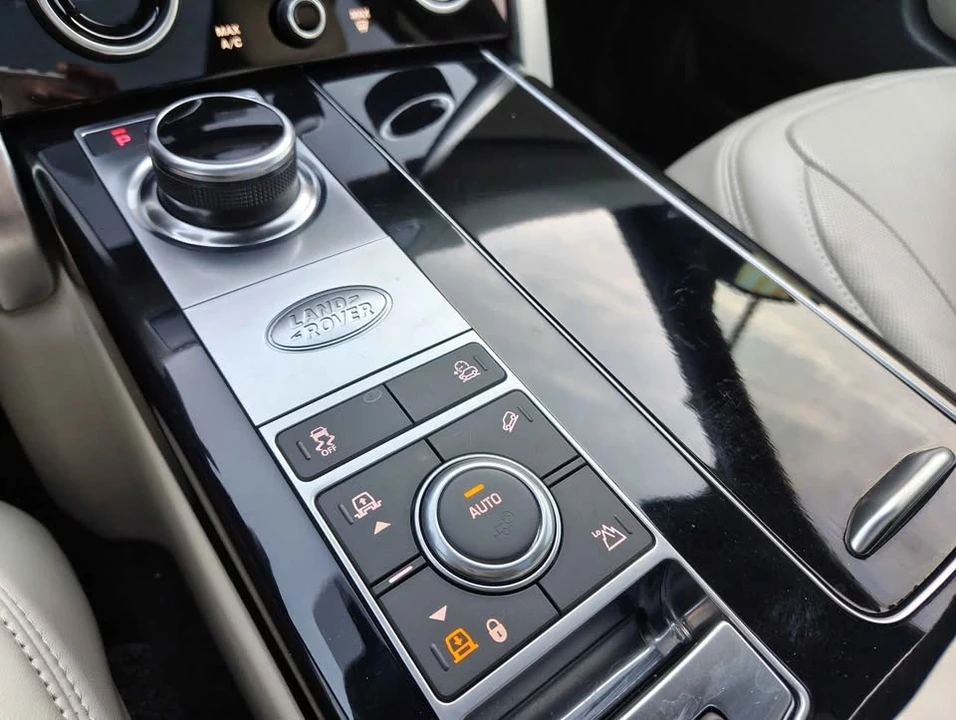 2022 Land Rover Range Rover L460 - Image 14 of 16