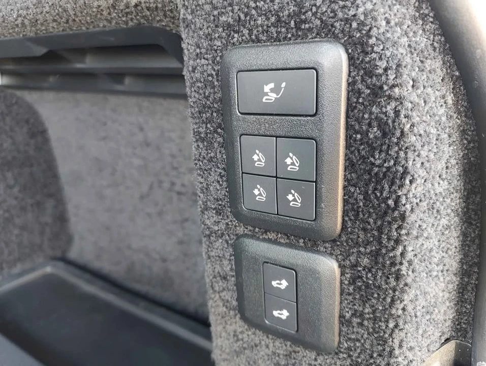 2022 Land Rover Range Rover L460 - Image 11 of 16