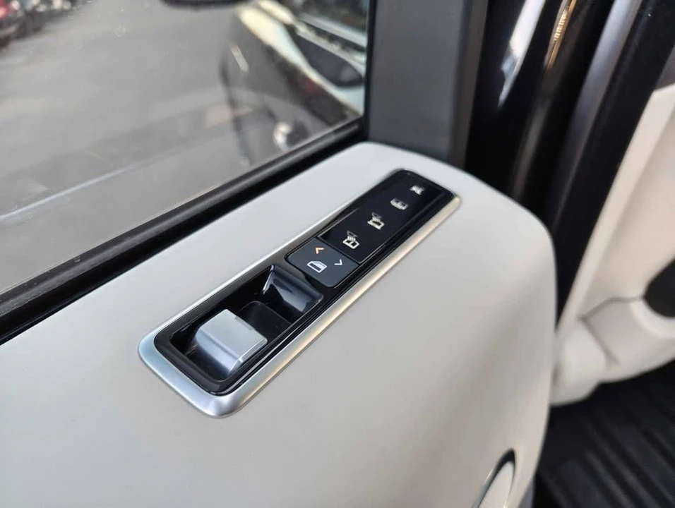 2022 Land Rover Range Rover L460 - Image 13 of 16