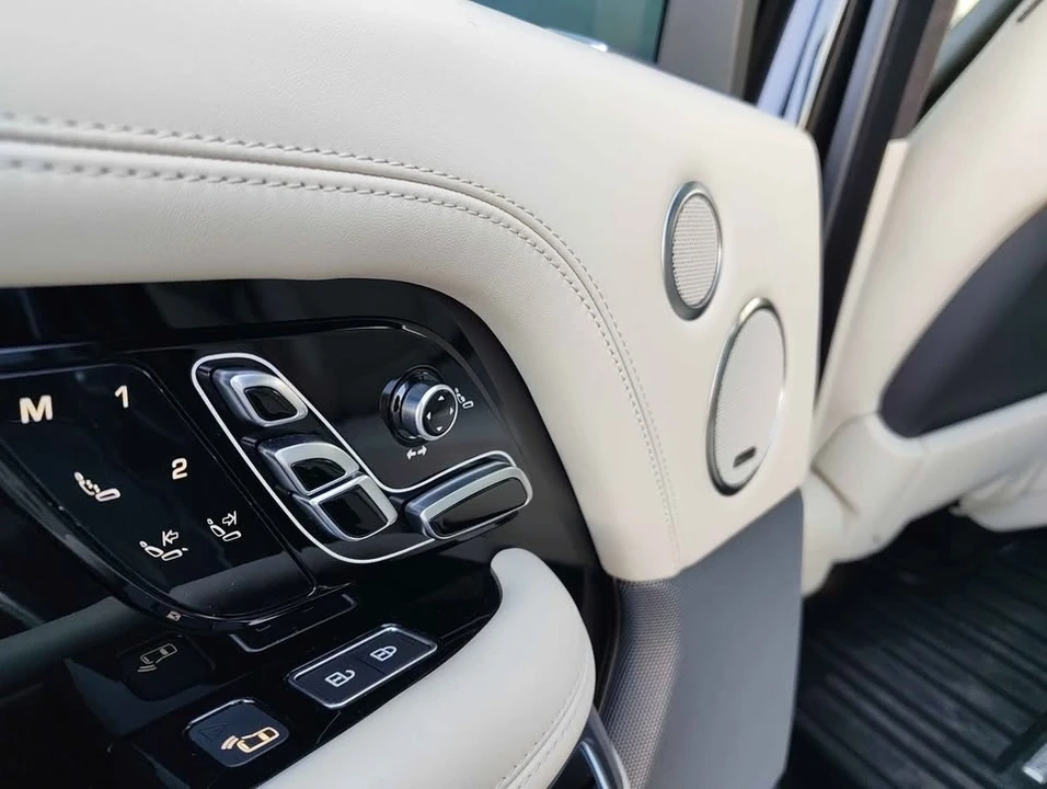 2022 Land Rover Range Rover L460 - Image 9 of 16