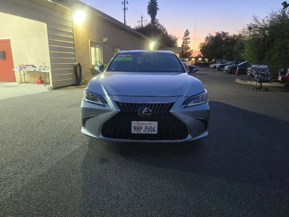 2022 Lexus ES 7th Gen - Image 17 of 20