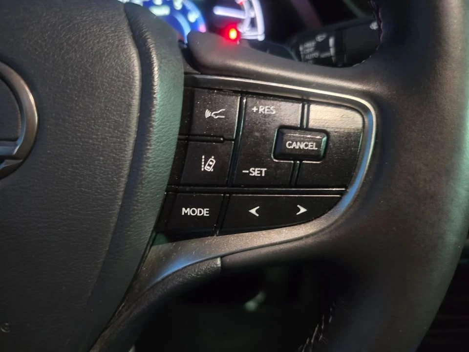 2022 Lexus ES 7th Gen - Image 10 of 20