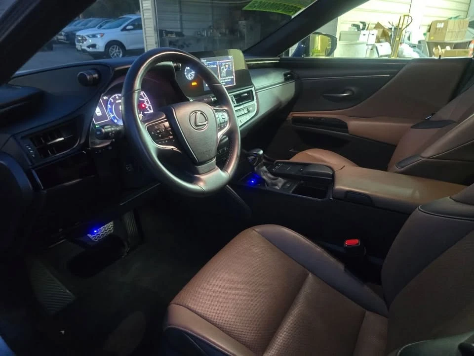 2022 Lexus ES 7th Gen - Image 9 of 20