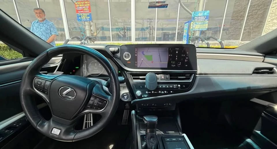 2022 Lexus ES 7th Gen - Image 6 of 8