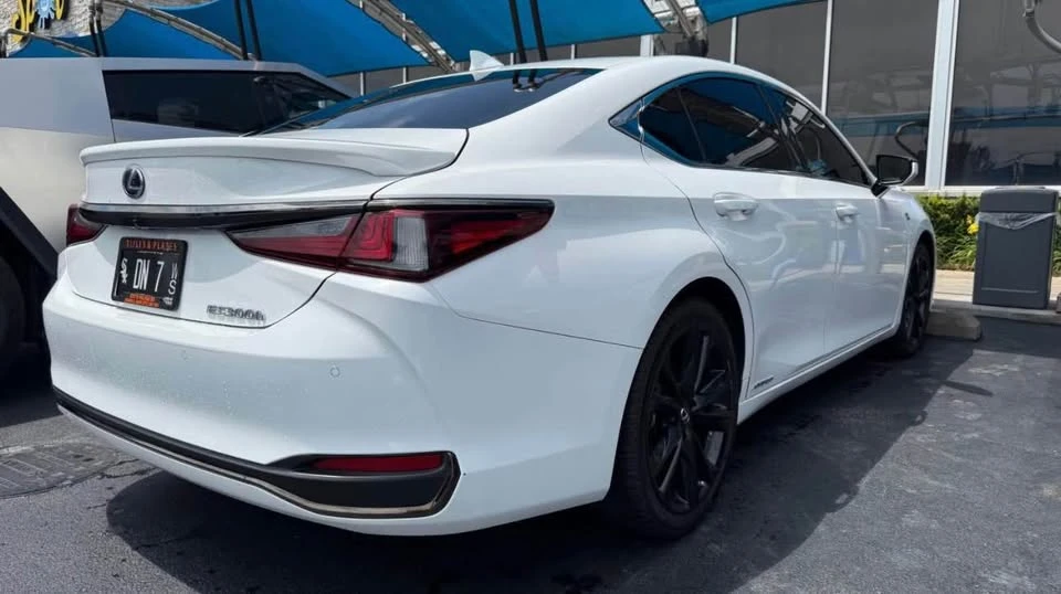 2022 Lexus ES 7th Gen - Image 3 of 8