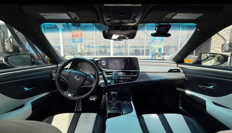 2022 Lexus ES 7th Gen - Image 5 of 8