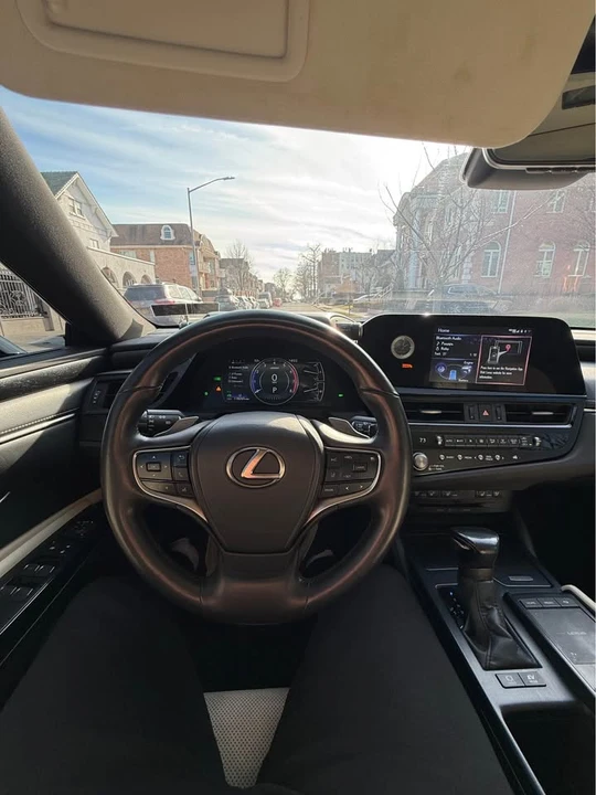 2022 Lexus ES 7th Gen - Image 14 of 15