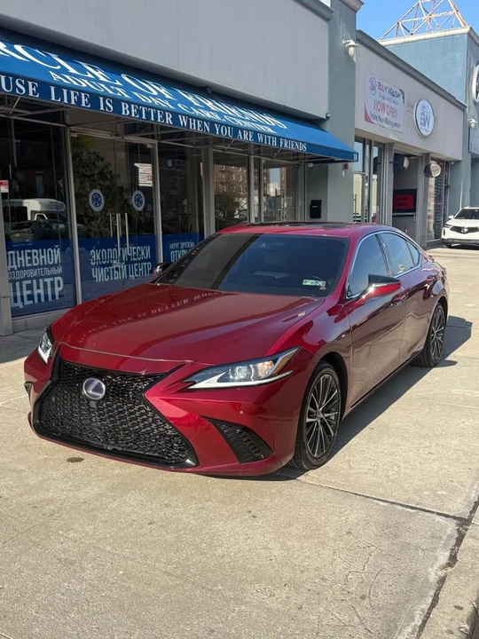 2022 Lexus ES 7th Gen - Image 2 of 15