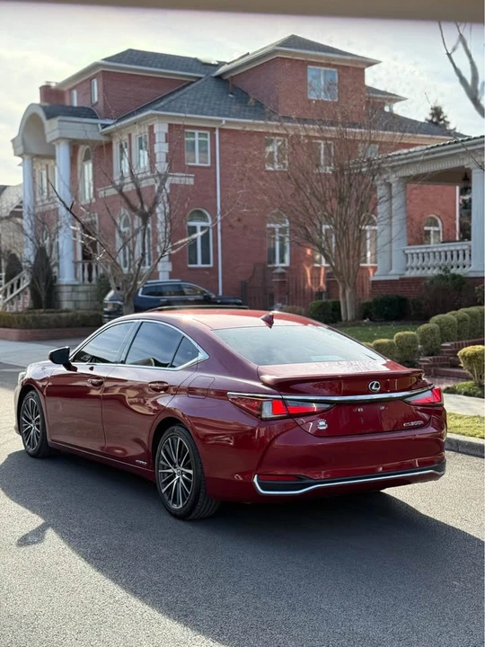 2022 Lexus ES 7th Gen - Image 6 of 12