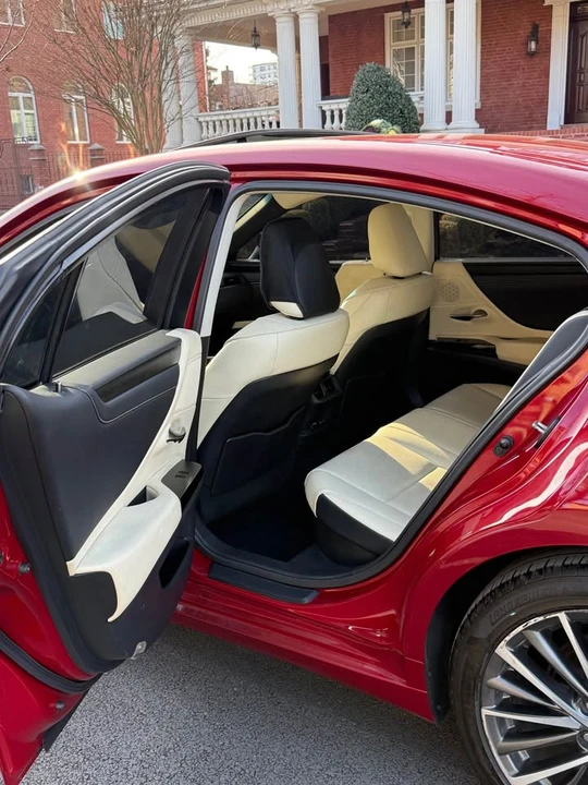 2022 Lexus ES 7th Gen - Image 10 of 12