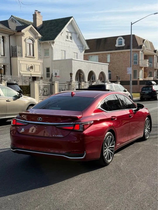2022 Lexus ES 7th Gen - Image 5 of 12
