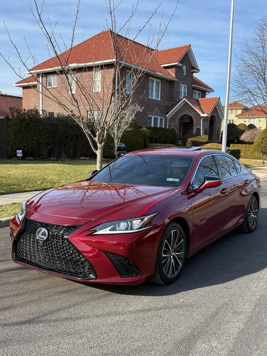 2022 Lexus ES 7th Gen - Image 2 of 12
