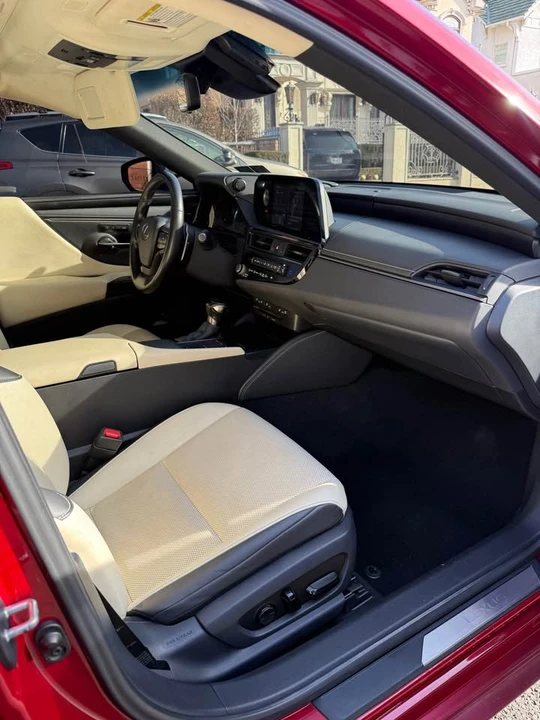 2022 Lexus ES 7th Gen - Image 8 of 14