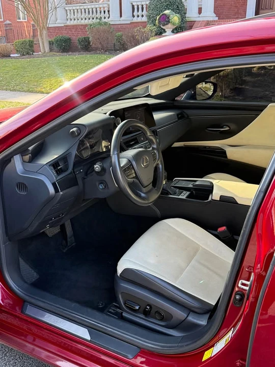 2022 Lexus ES 7th Gen - Image 12 of 14