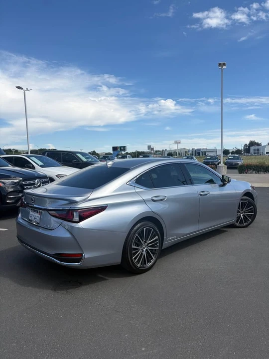 2022 Lexus ES 7th Gen - Image 4 of 13