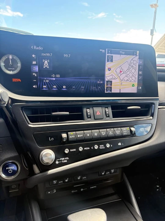 2022 Lexus ES 7th Gen - Image 8 of 13