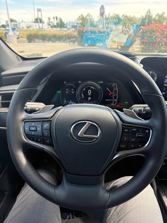 2022 Lexus ES 7th Gen - Image 12 of 13