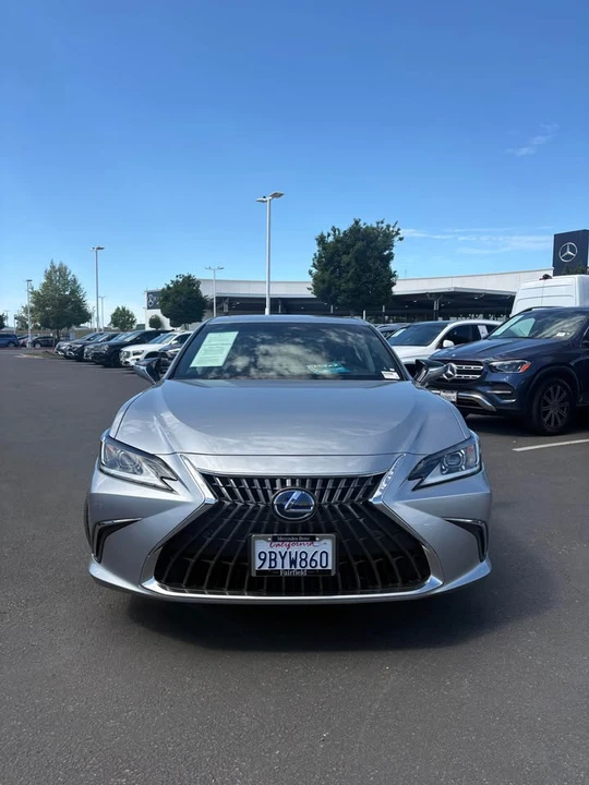 2022 Lexus ES 7th Gen - Image 2 of 13