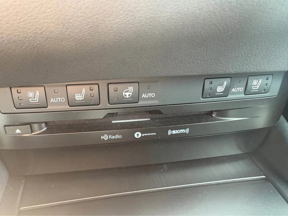 2022 Lexus ES 7th Gen - Image 11 of 13
